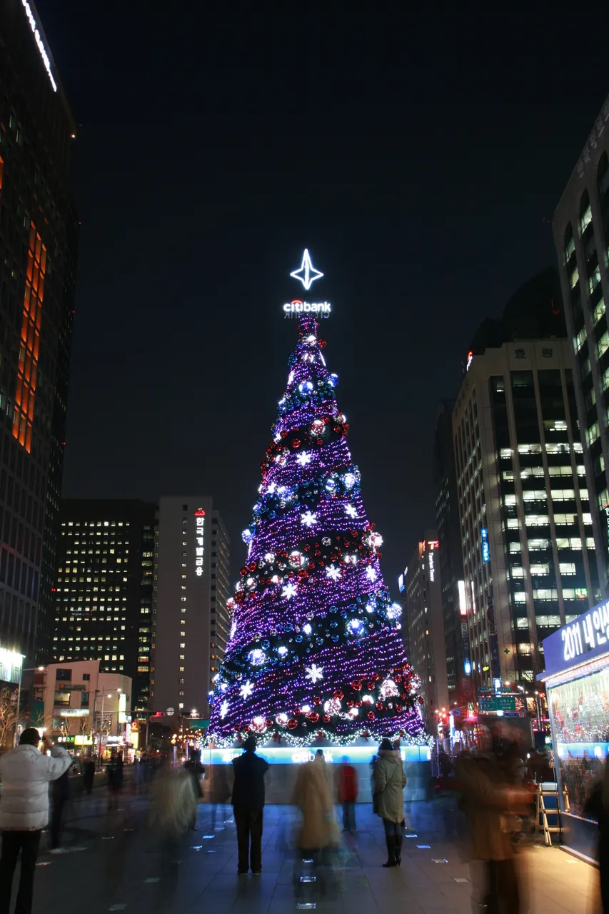 Cheonggyecheon Stream at night in central Seoul itinerary planning