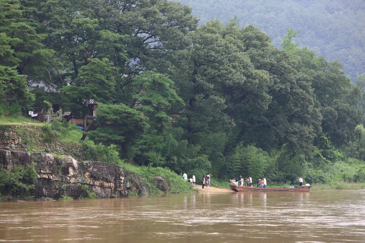 River landing area near traditional houses in Andong Hahoe Village guide