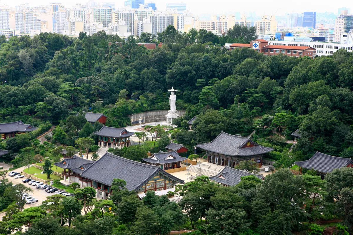 Bongeunsa Temple near COEX and Gangnam hotels
