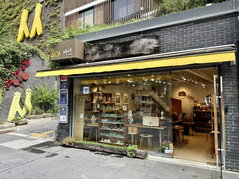 Insadong shopping street near Seoul hotels in Jongno-gu