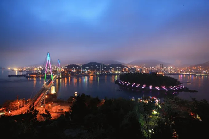 Dolsan Bridge night view near Yeosu ocean-view hotels