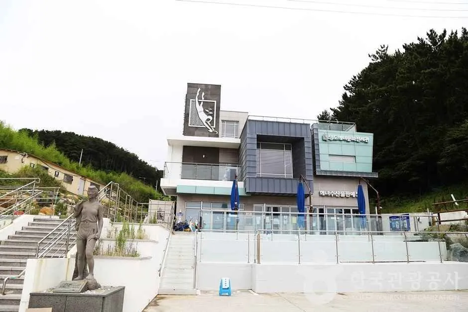 Yeongdo Haenyeo Culture Exhibition Hall for an indoor Busan cultural route