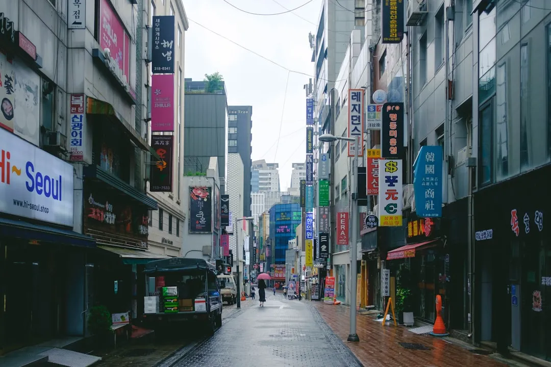 Night street in Seoul for cash or card in Korea payment guide