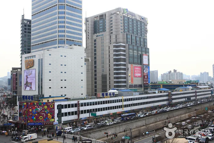 Dongdaemun Shopping Complex building for fabric and accessory shopping in Seoul