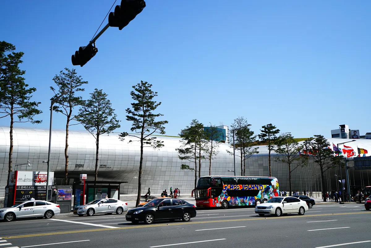 Street view near Dongdaemun Design Plaza for Dongdaemun shopping guide