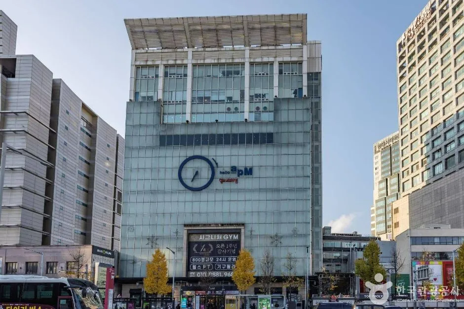 Hello apM building in Dongdaemun for fashion and accessory shopping