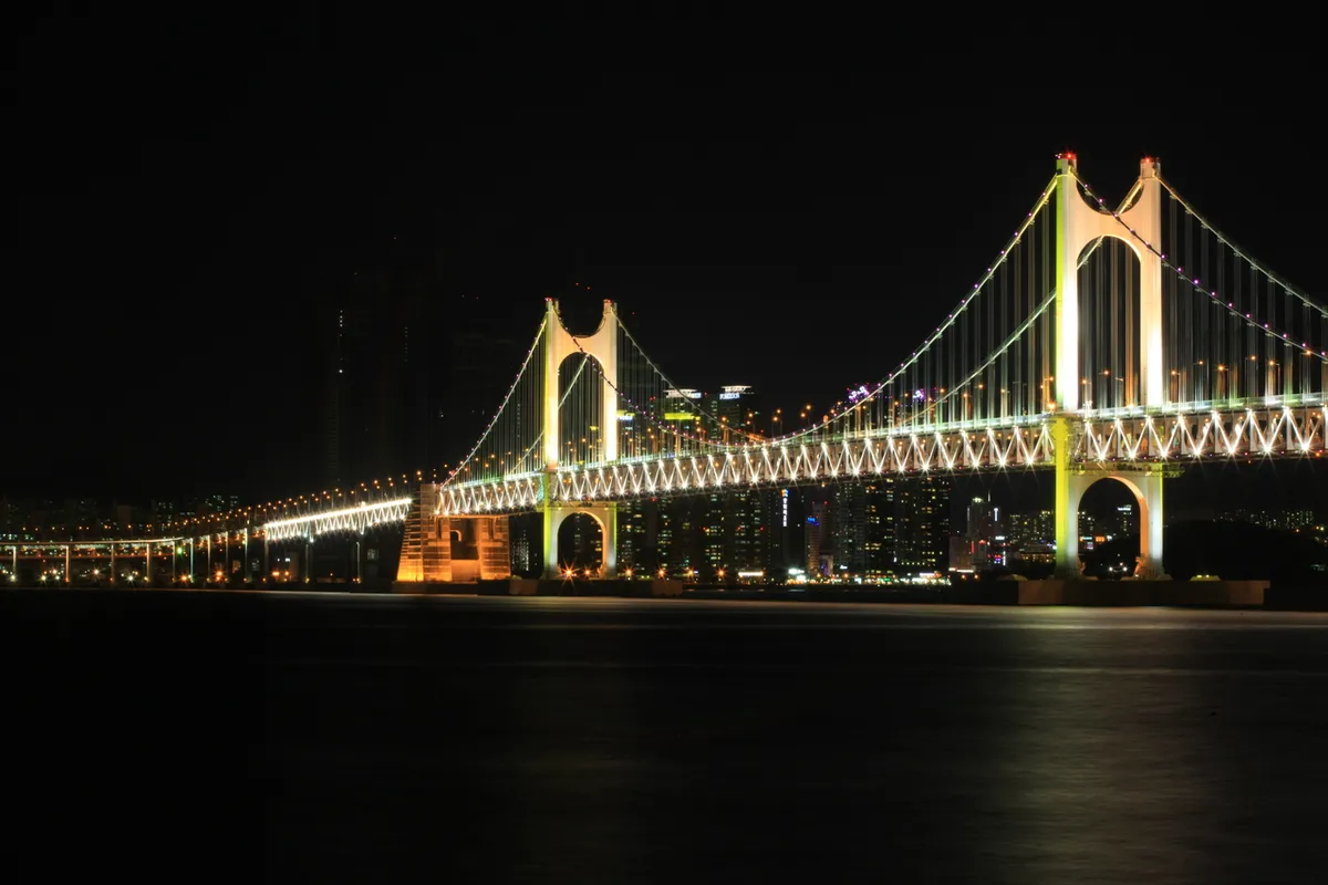 Gwangalli Beach Hotels: Bridge Views & Nightlife