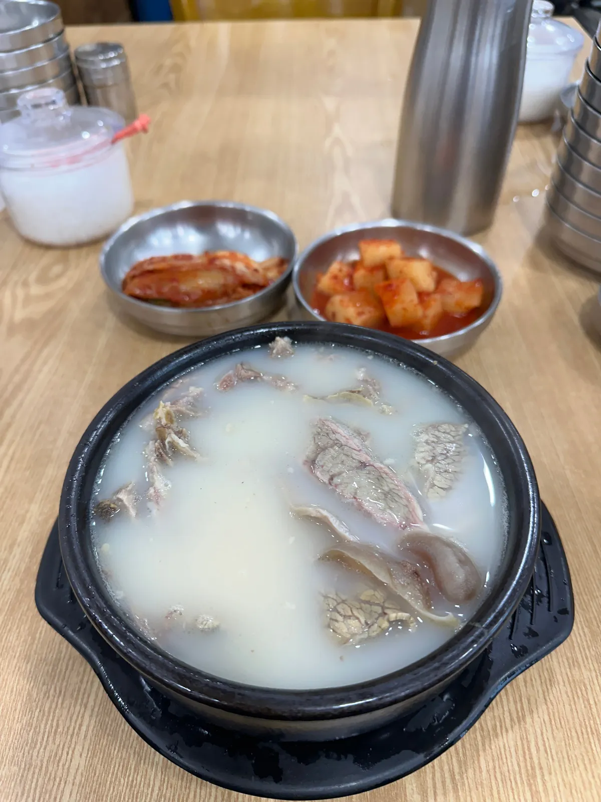 Ox-bone soup with sliced meat and kimchi side dishes at Imun Seolnongtang