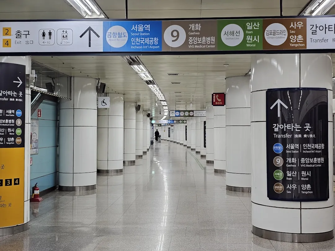 Korean subway station platform for KakaoMap vs Naver Map in Korea route planning