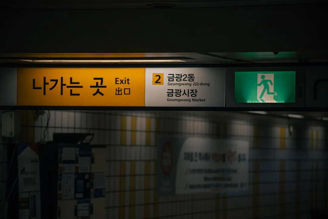 Seoul subway station sign for KakaoMap vs Naver Map in Korea transfers