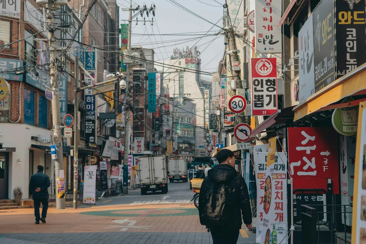 Pedestrian street in Seoul for taxi route planning in Korea