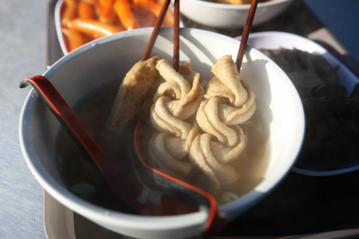 Street stall eomuk fish cake skewers for a Korean fish cake guide
