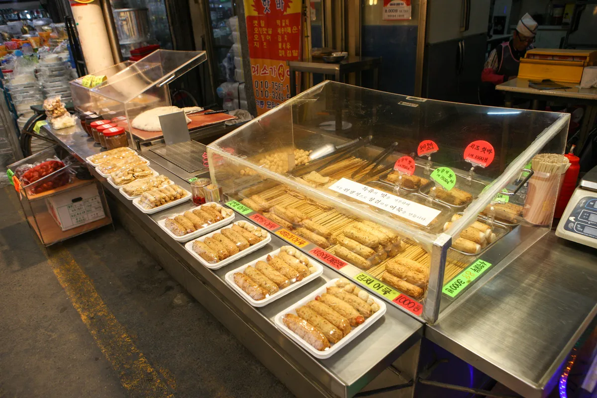 Hotbar fish cake snacks at a traditional market for a Korean fish cake guide