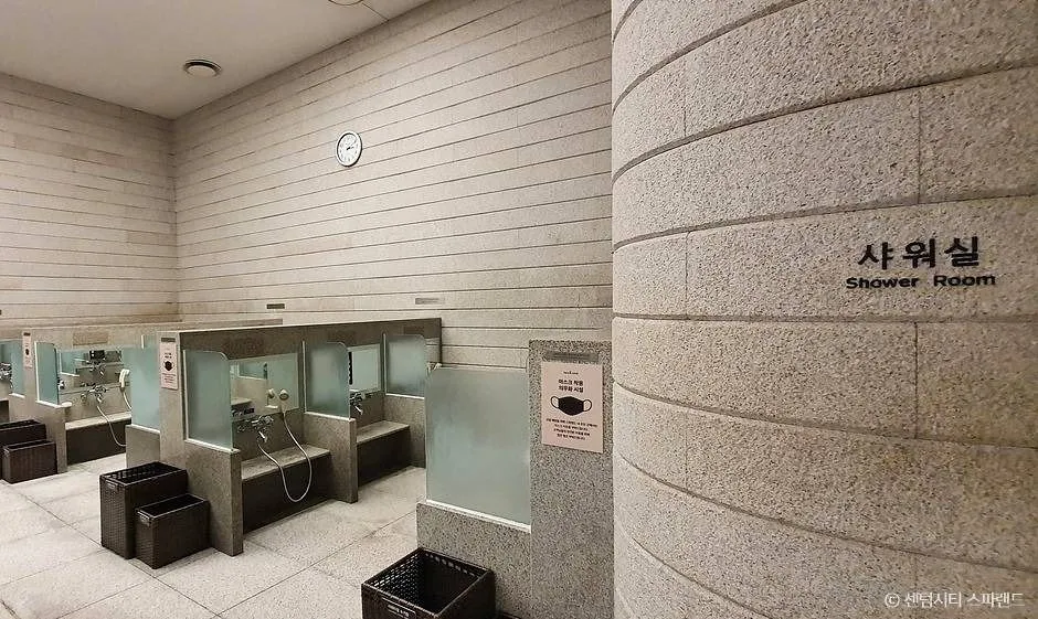 Shower stations and washing area inside Spaland Centum City public bath
