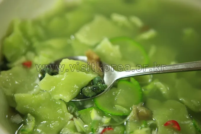 Dasulgi sujebi soup in a bowl for a Korean noodles guide