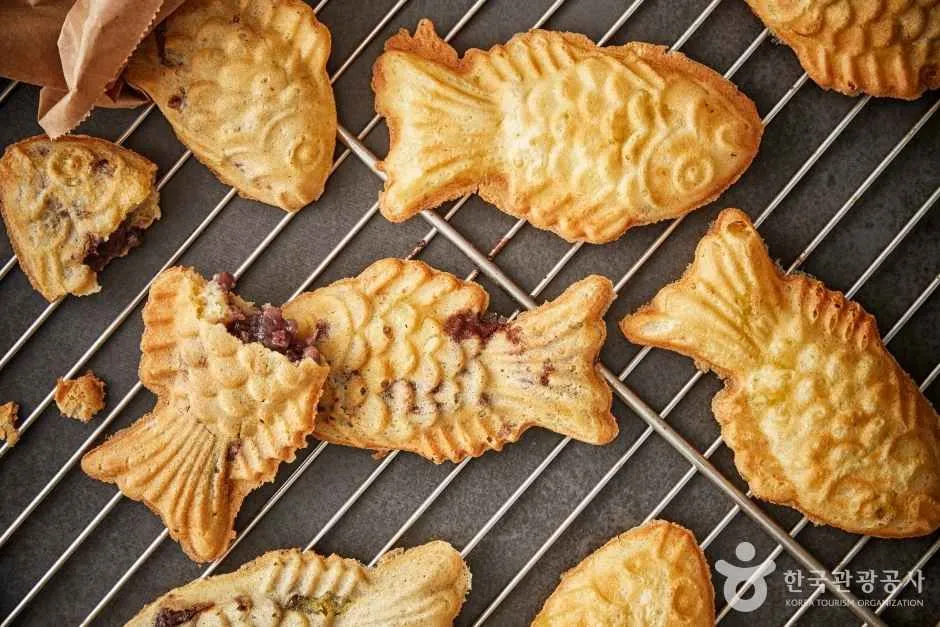 Bungeoppang fish-shaped Korean pastry with sweet filling