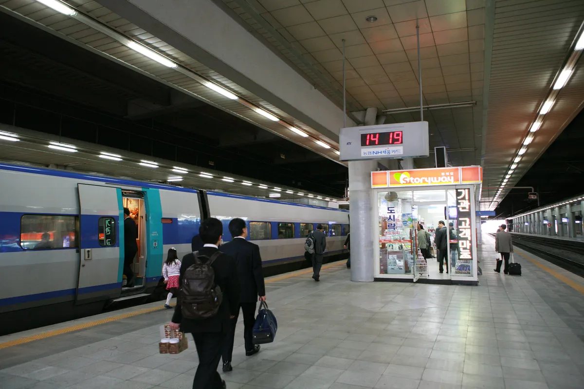 Seoul Station rail hall for KTX ticket and platform planning