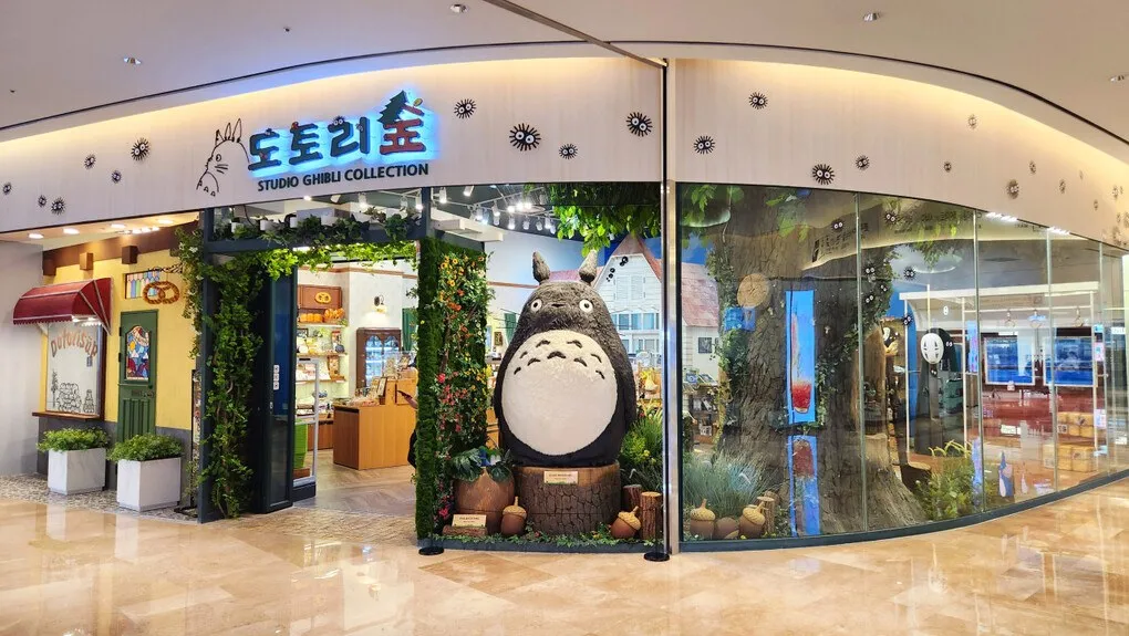 Acorn Forest storefront with a Totoro figure in Lotte World Mall B1