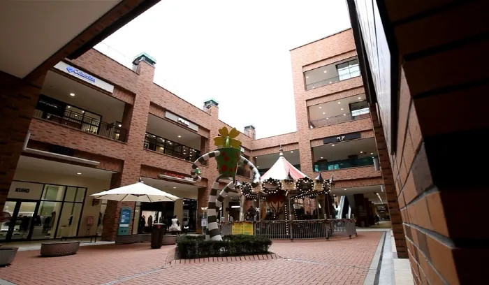 Central plaza and retail walkway at Lotte Paju Premium Outlet