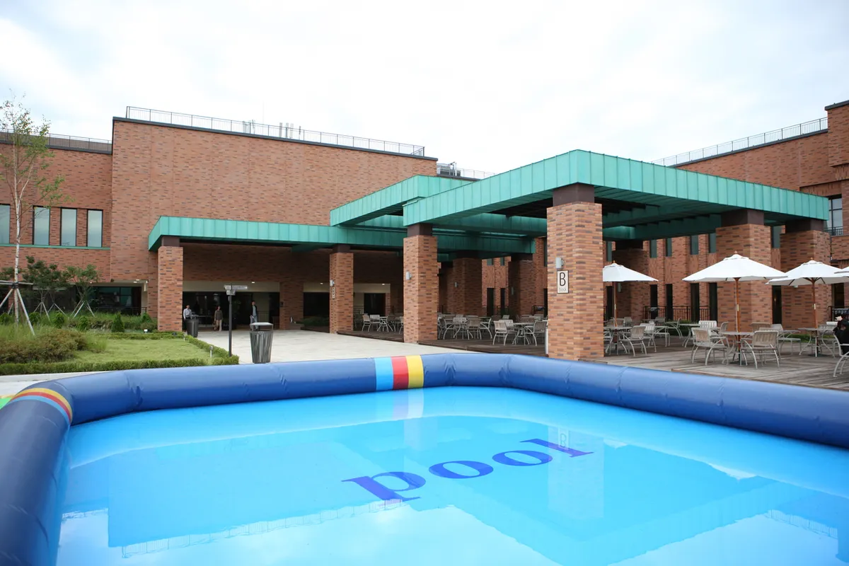 Outlet entrance building at Lotte Paju Premium Outlet