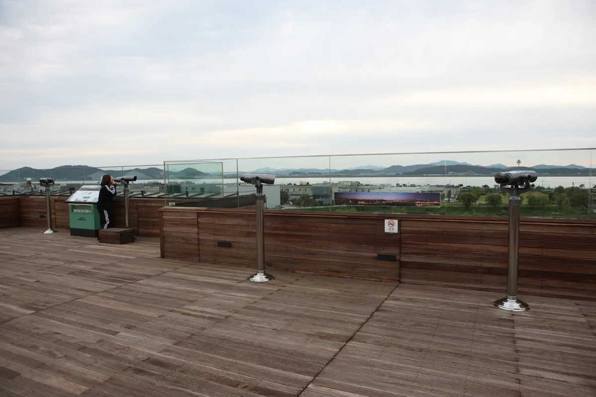 Rooftop viewing deck at Lotte Paju Premium Outlet