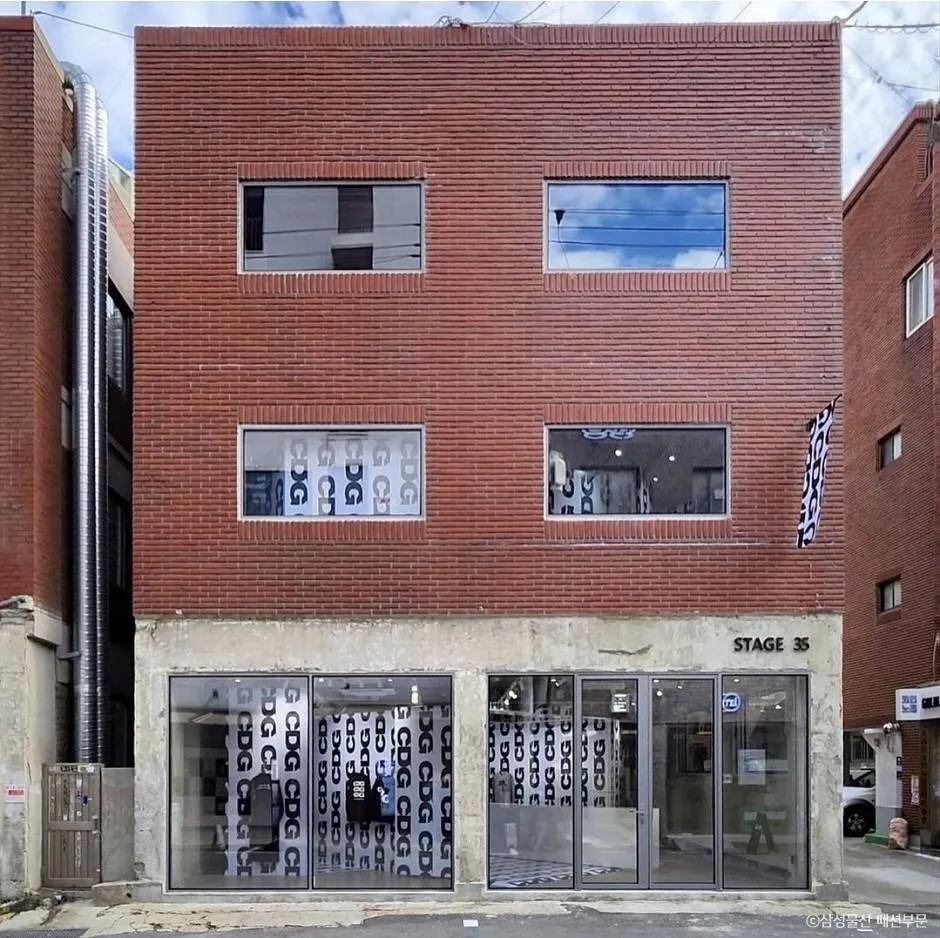 Brick exterior of Stage 35 Seongsu near Yeonmujang-gil shopping route