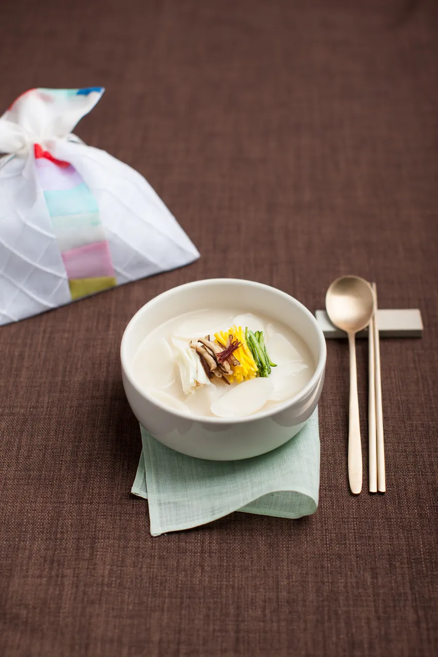 Tteokguk sliced rice cake soup with egg garnish for a Korean soup guide