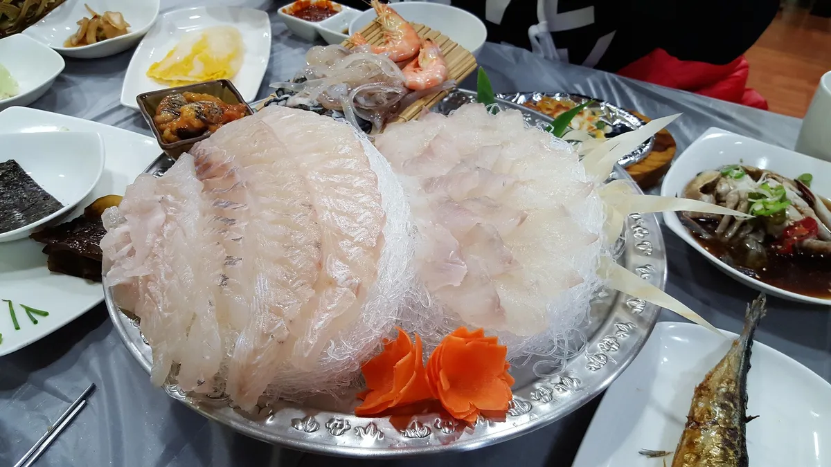 The Ultimate Guide to Korean Seafood: Sannakji, Sashimi & How to Ssam