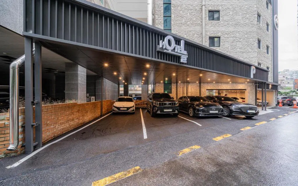 Hotel photo 1